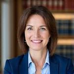 Porträt von Prof. Dr. Lena Becker, Academic Director